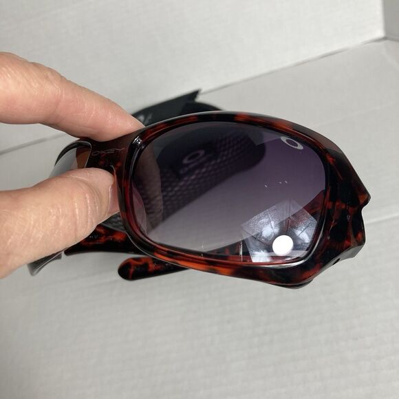 Oakley Woman's Sunglasses Black Red Tortoise With Case And Cleaning Cloth READ - Picture 5 of 15
